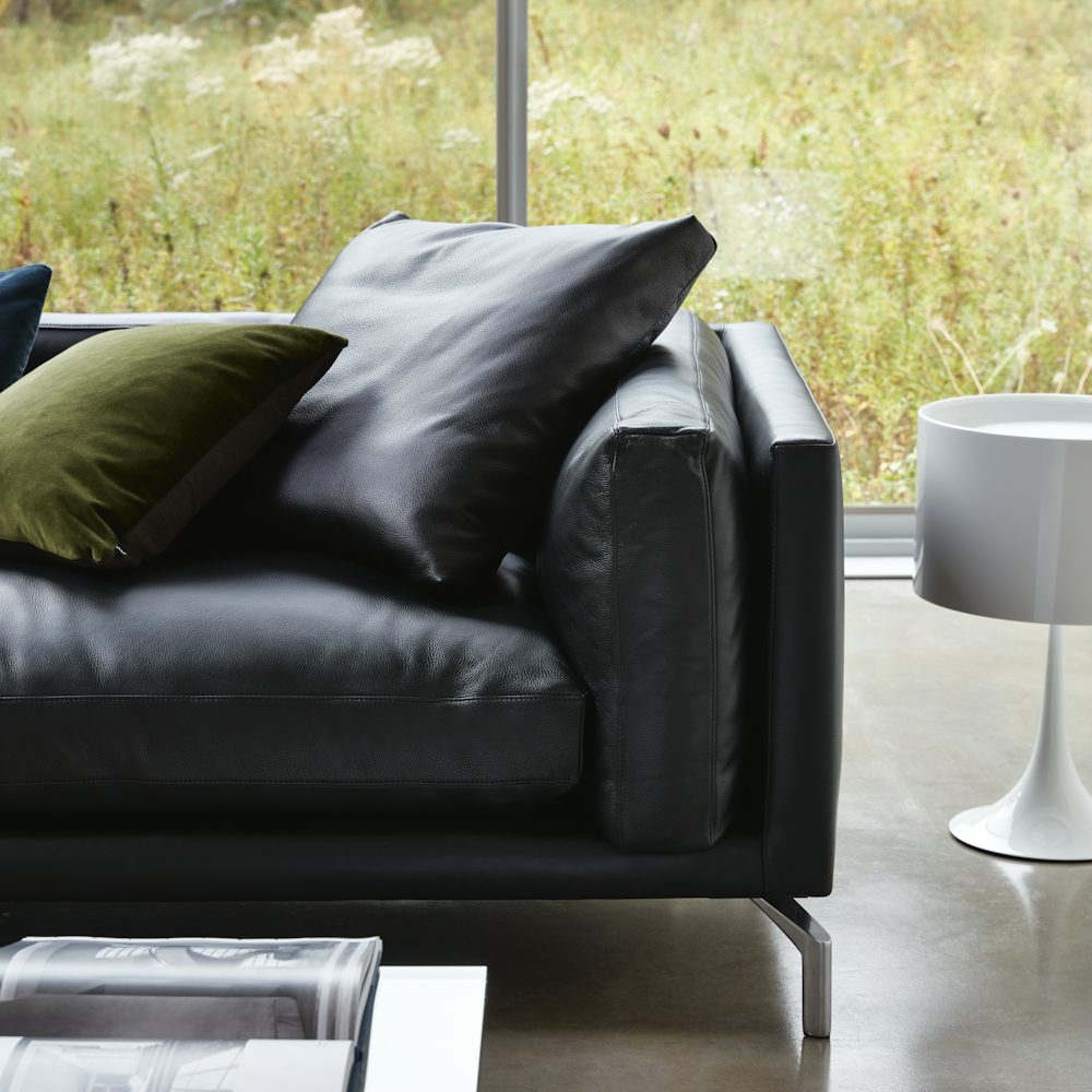 Como Throw Pillow (2)